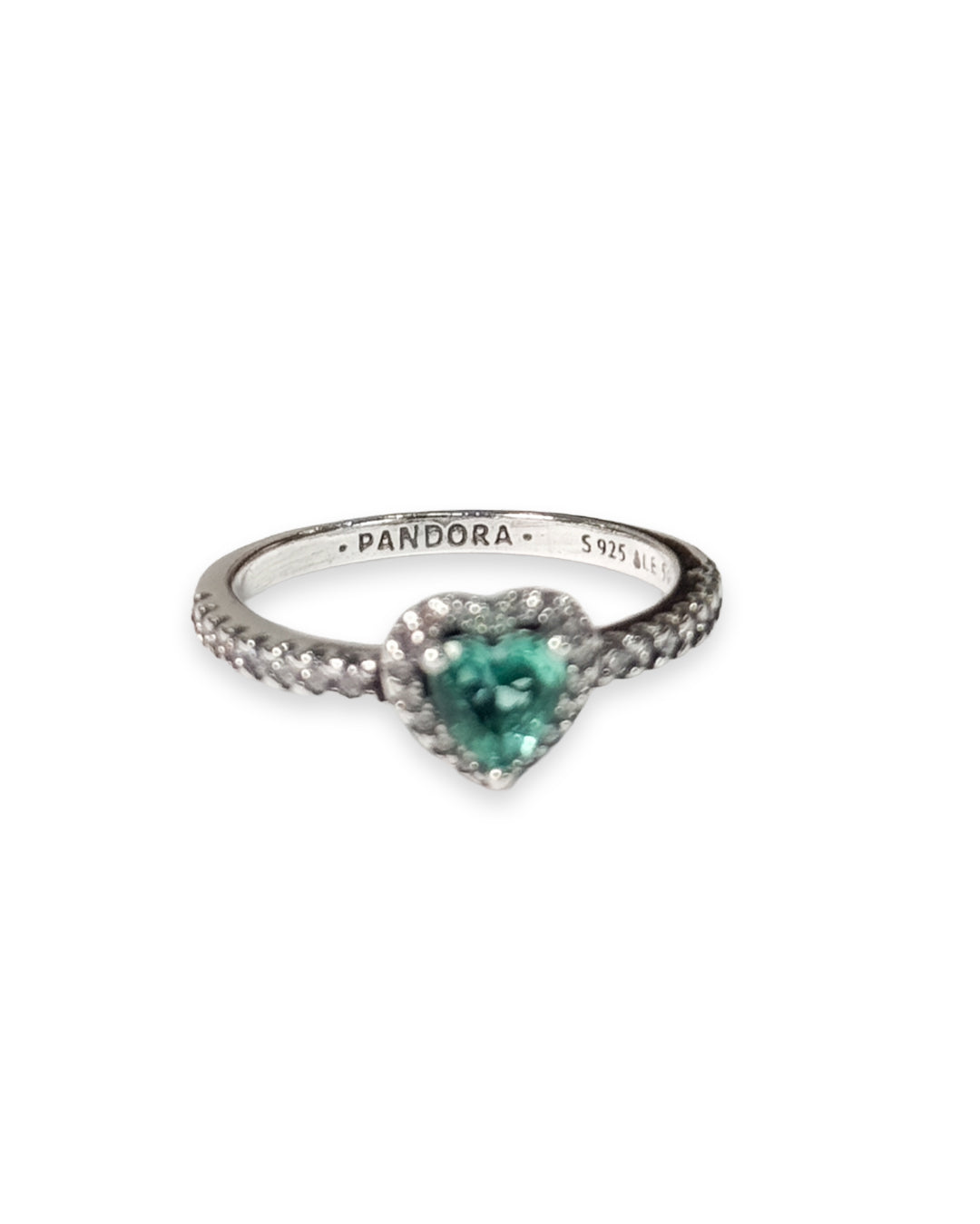 Anillo en corazón brillante
