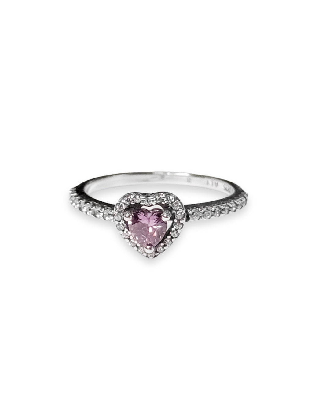 Anillo en corazón brillante