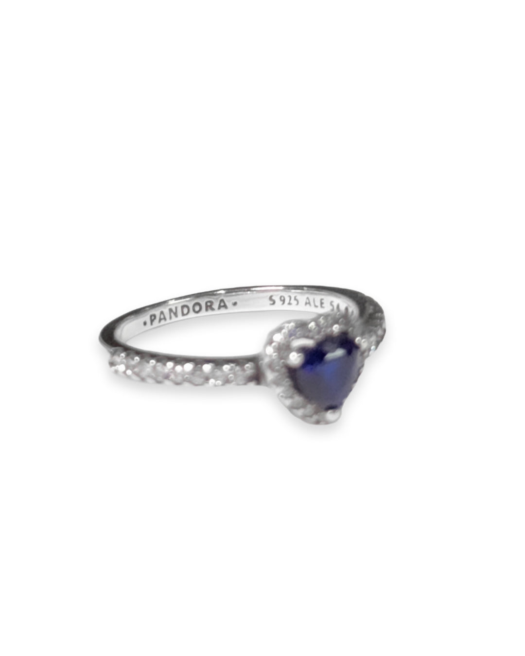 Anillo en corazón brillante