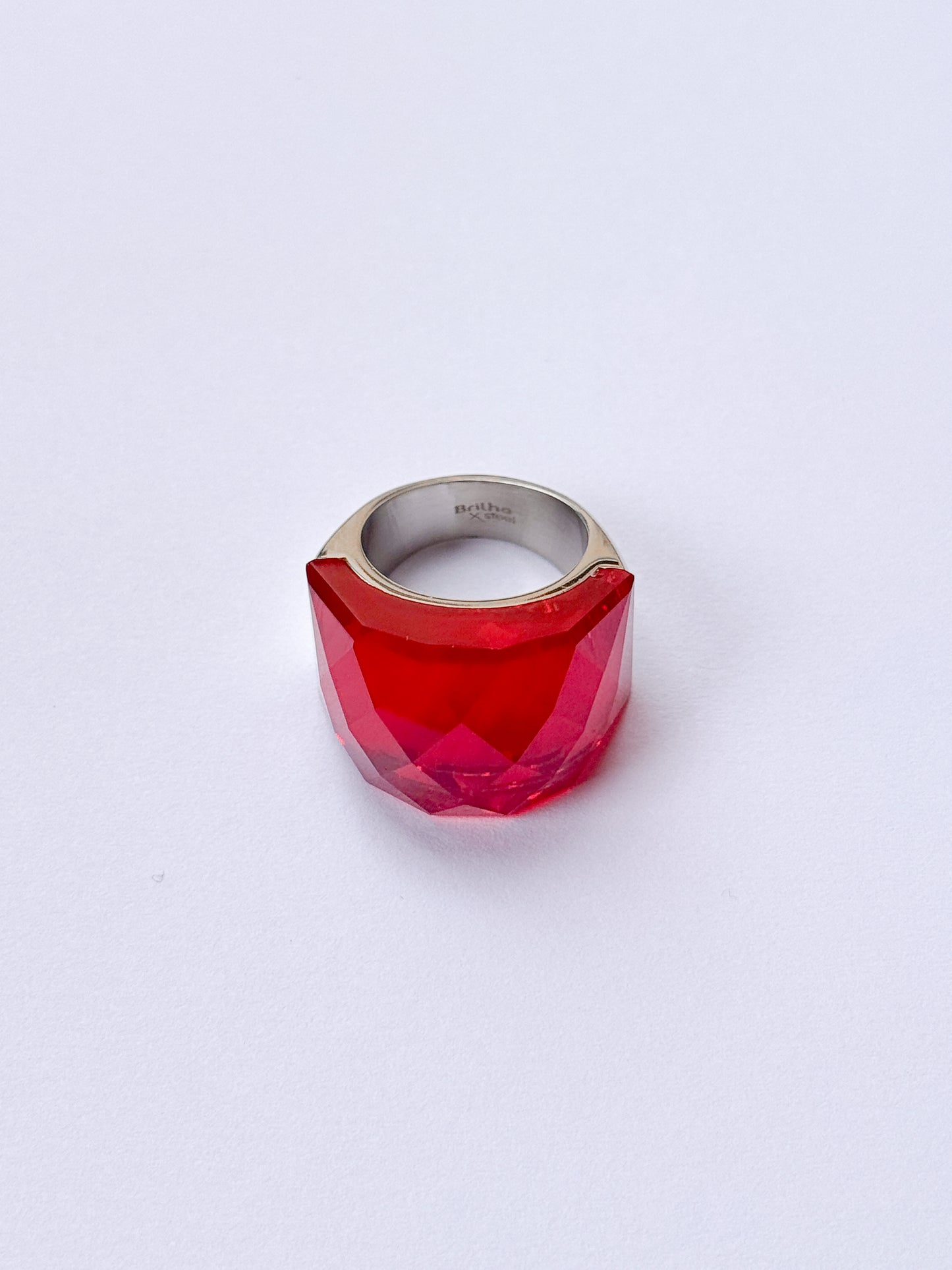 Anillo brillante cristalino