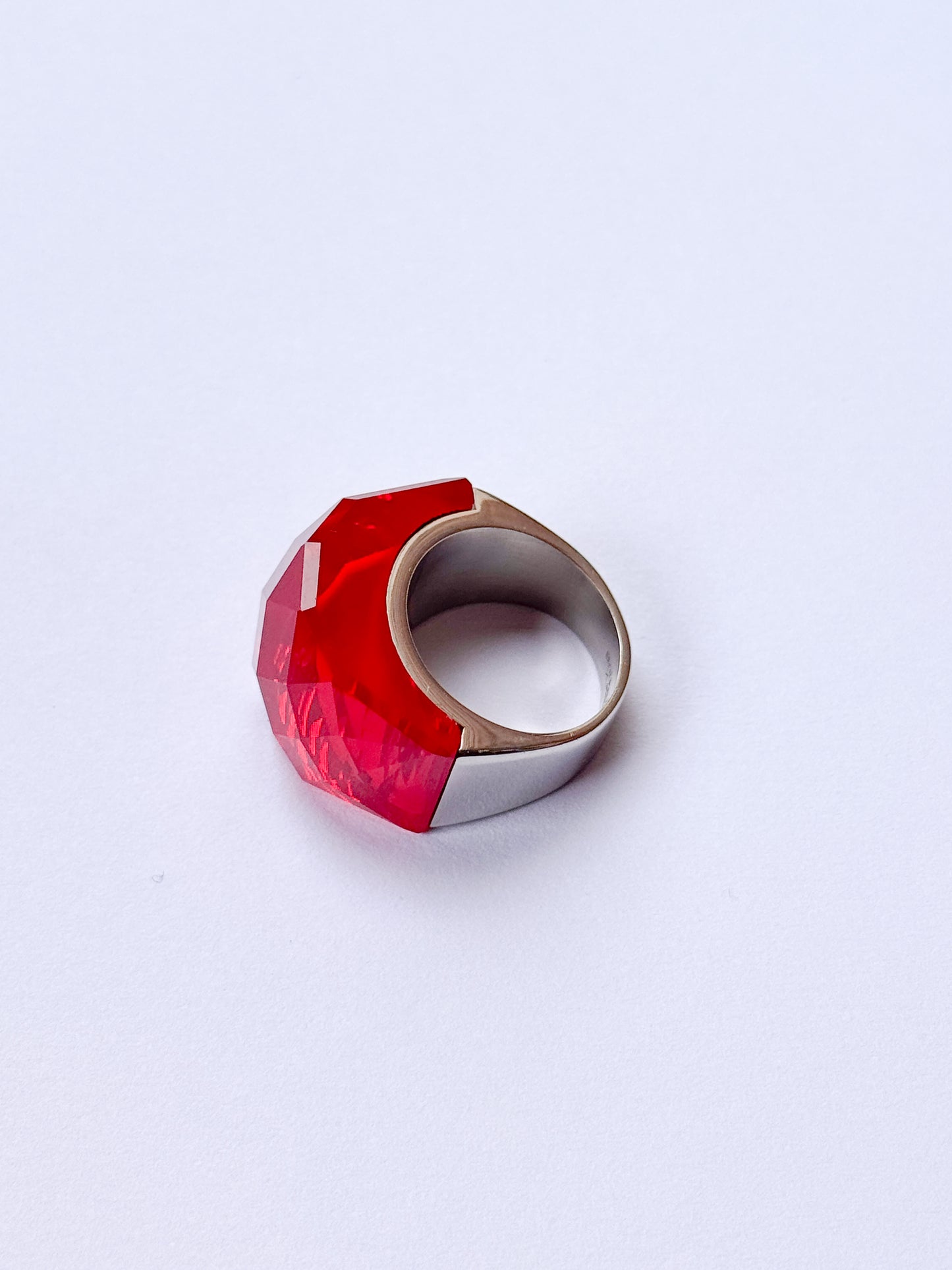 Anillo brillante cristalino