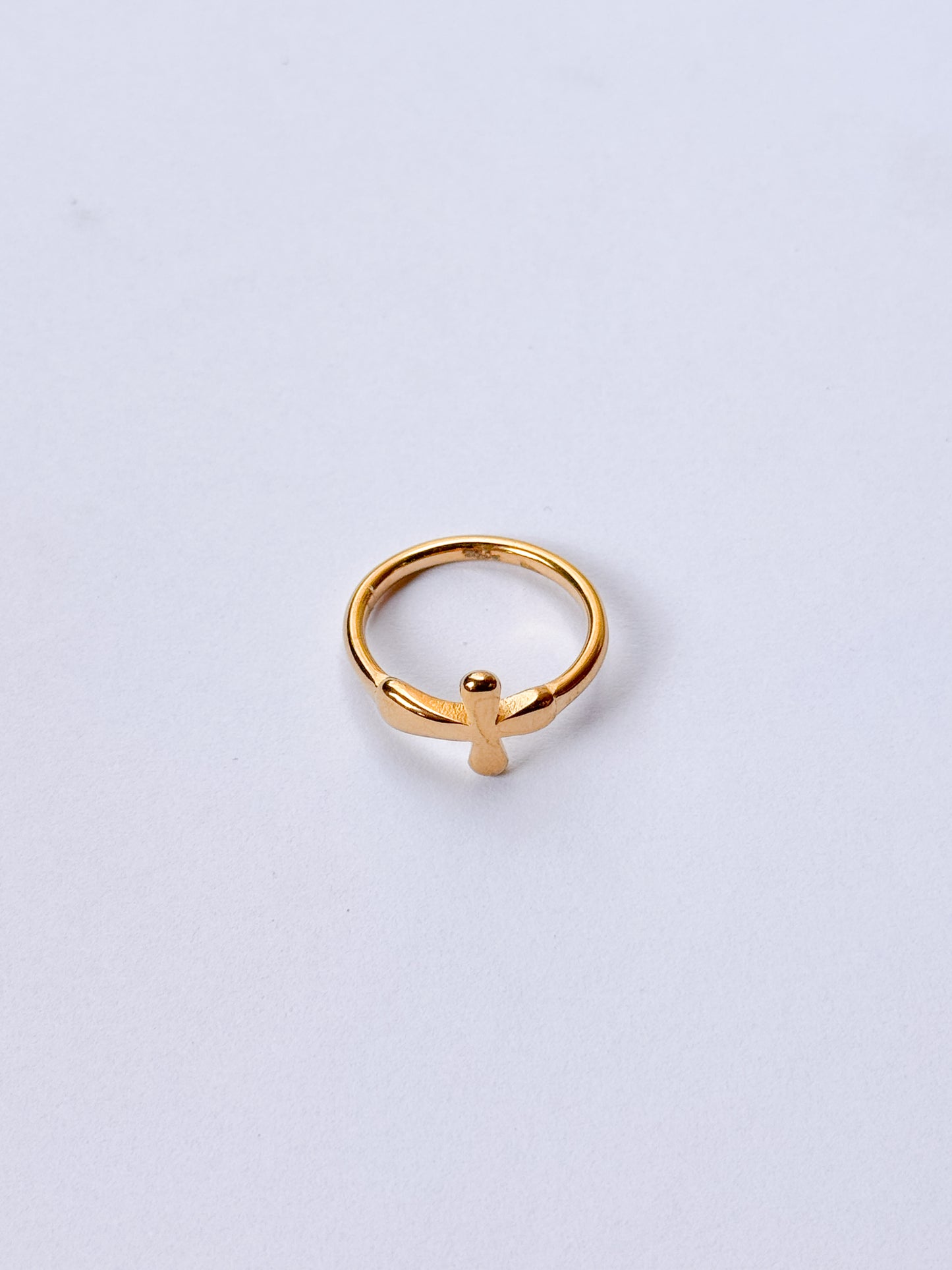 Anillo cruz dorada