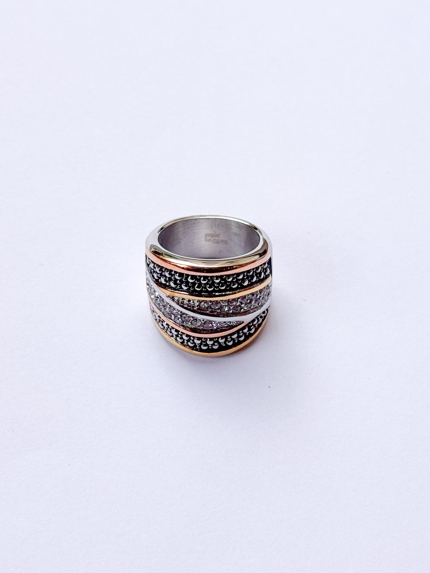 Anillo lazos brillantes