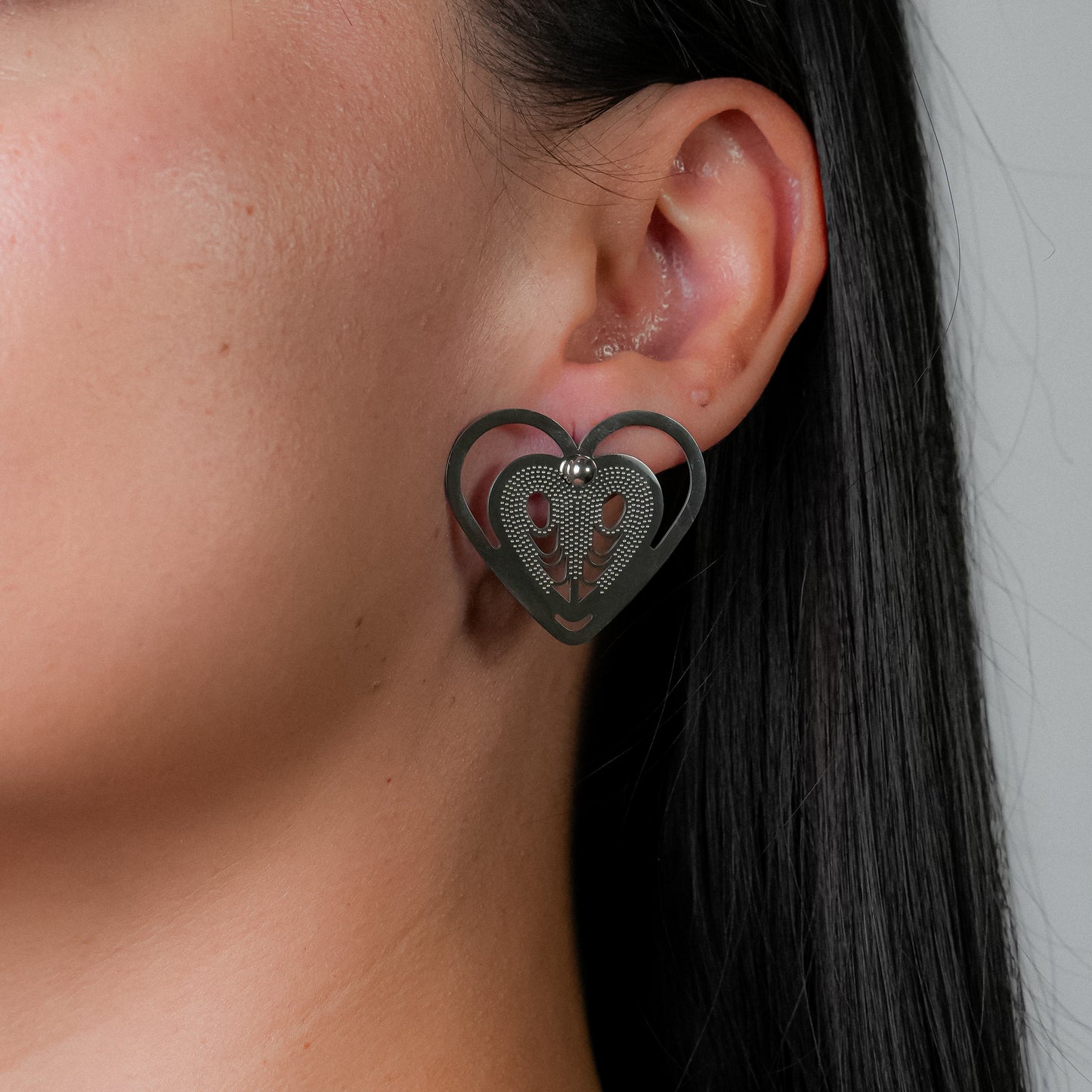 Aretes en corazon plateado