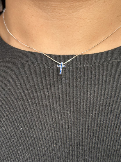 Cadena cruz aguja
