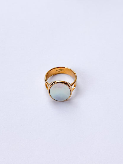Anillo ovalo en nácar